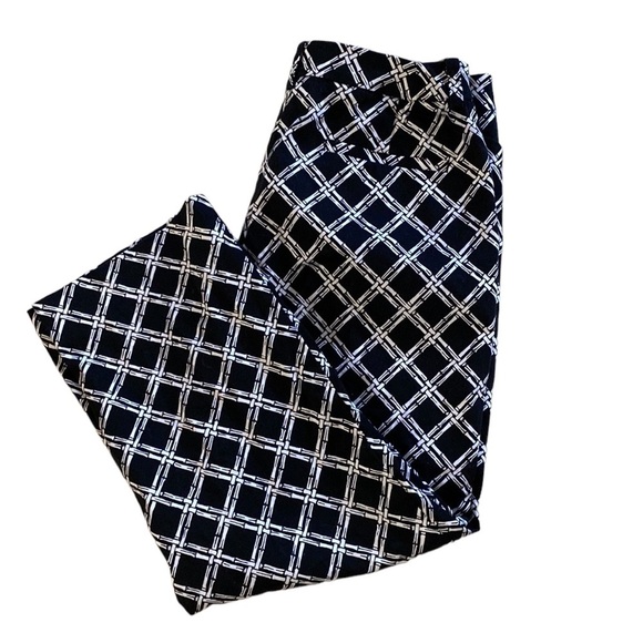 Jones New York Women 8 Stretch Black White Print Zip Flat Pockets Capri Pants - Picture 4 of 8
